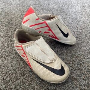 Nike Kids Sneakers - Cream and Red